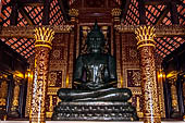 Chiang Mai - The Wat Chedi Luang, Buddha statue of a secondary vihan 